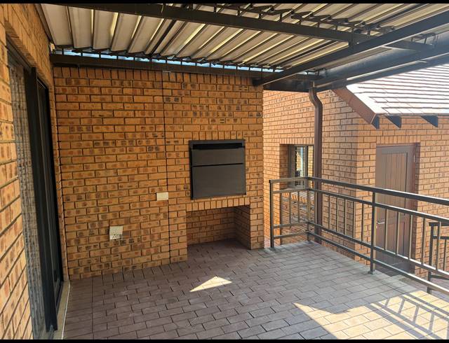 2 BEDROOM SECTIONAL TITLE FOR SALE IN NEWLANDS